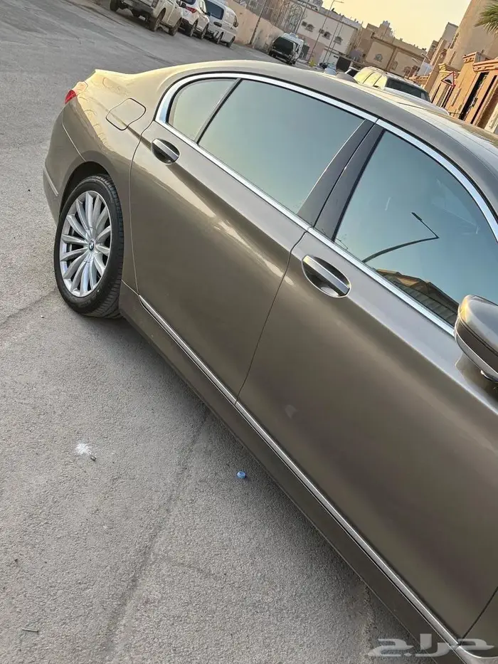 بي ام دبليو - 2018 - 730 - فل كامل 6