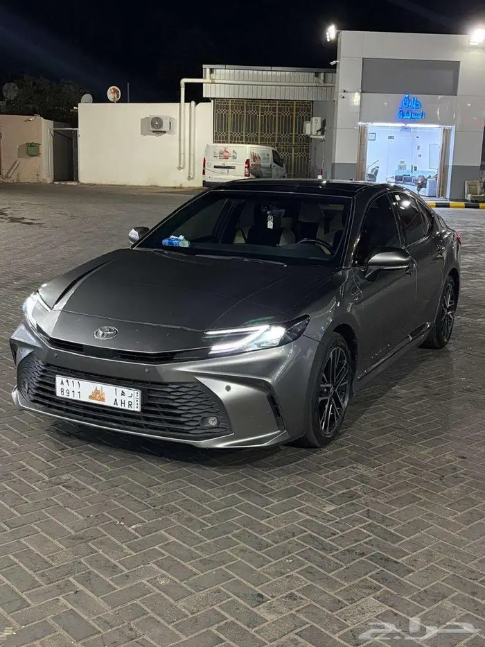 تويوتا كامري LE هايبرد بانوراما 2025 سعودي لون تيتانيوم 0