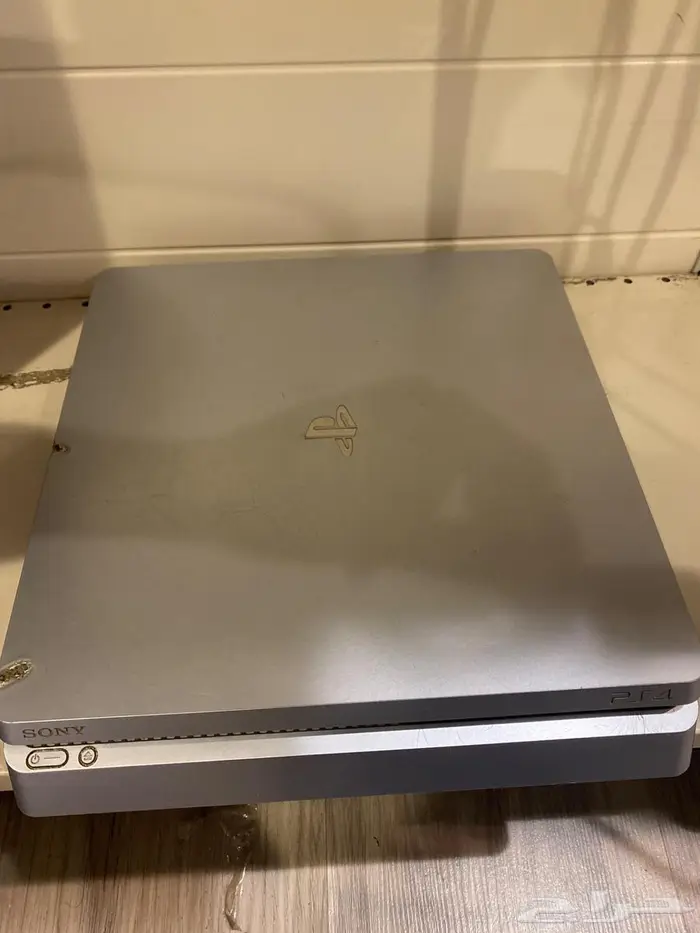 للبيع سوني 4 سلم اللون رصاصي نظيف جدا 0