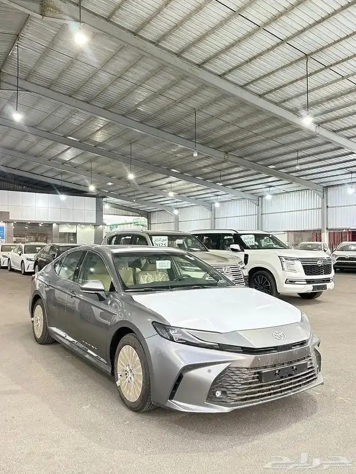 تويوتا كامري الموديل 2025 اللون تيتانيوم اصفار 0