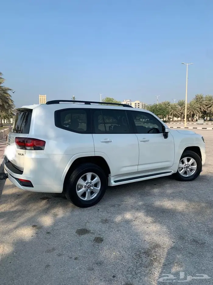 لاندكروزر 2023 ممشى 40 الف 3