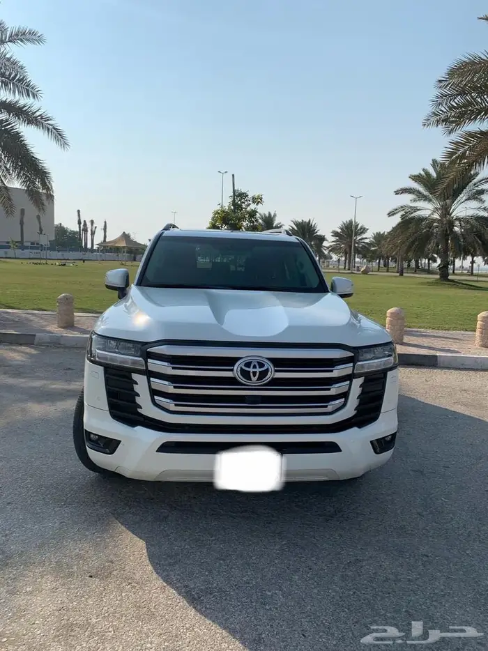 لاندكروزر 2023 ممشى 40 الف 2