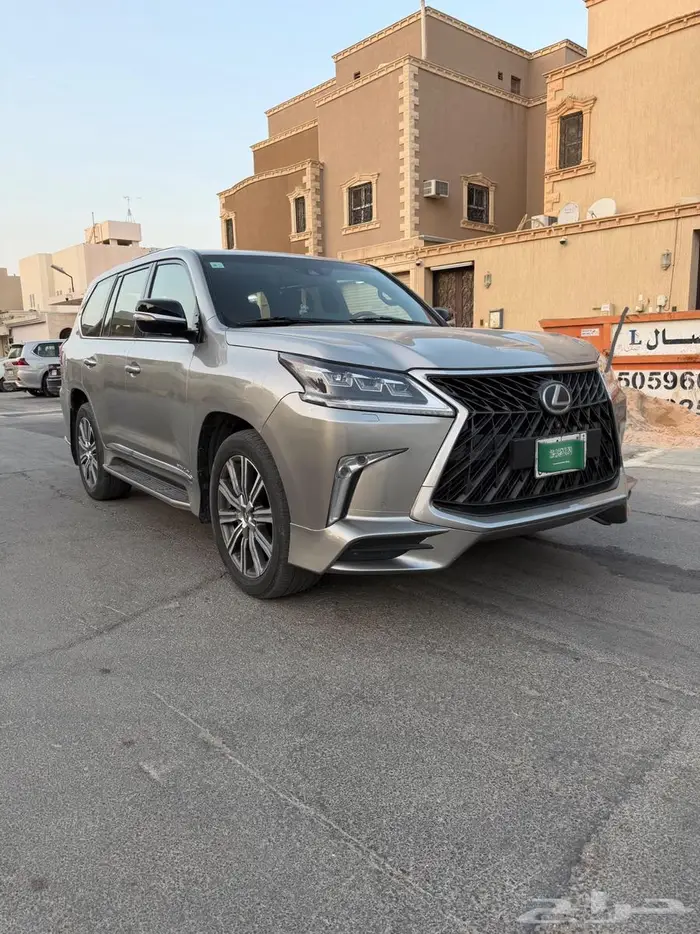 جيب لكزس 2017 0