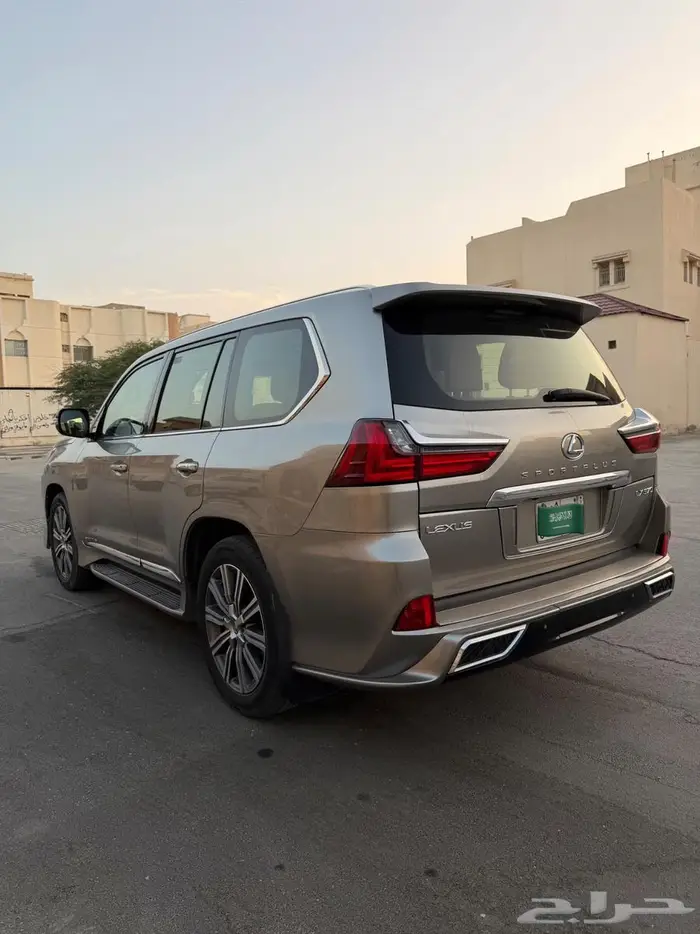 جيب لكزس 2017 1