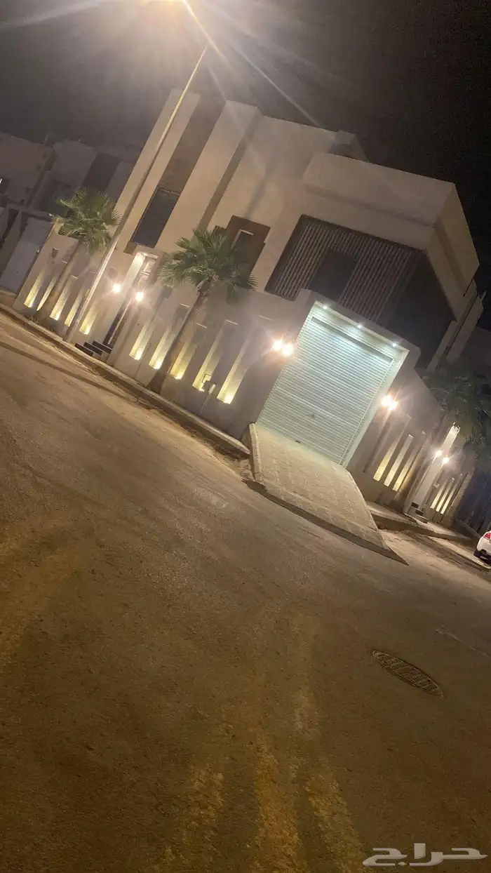 فيلا راقيه للايجار فى الحزم قريب من الدوار بسعر 85 الف 0