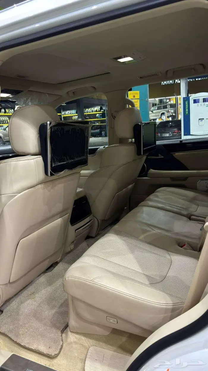 لكزس 2019 570 12