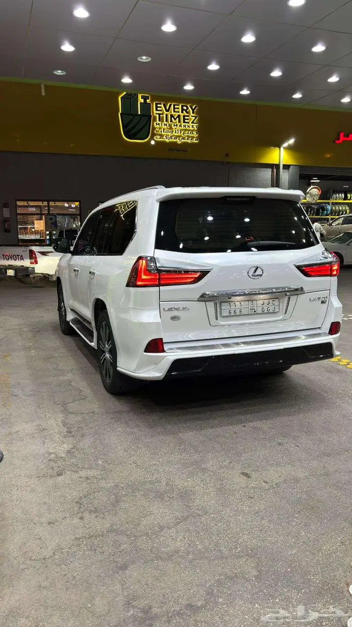 لكزس 2019 570 4