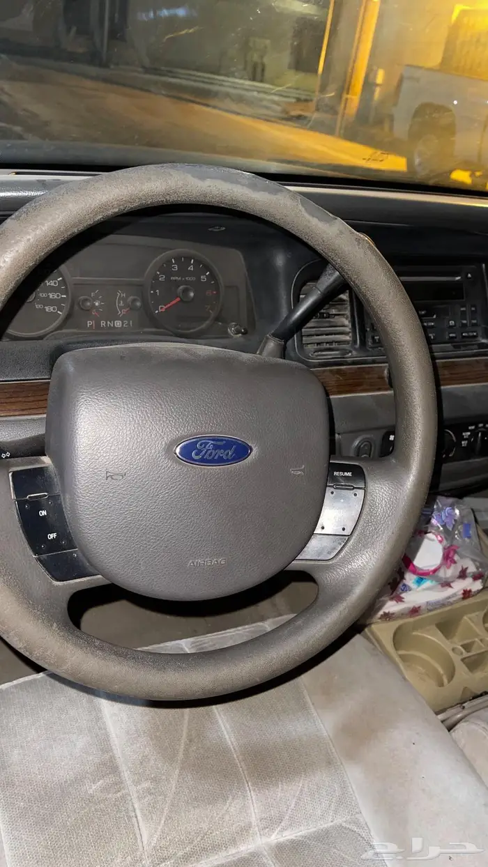 فورد كراون فكتوريا 2008 9