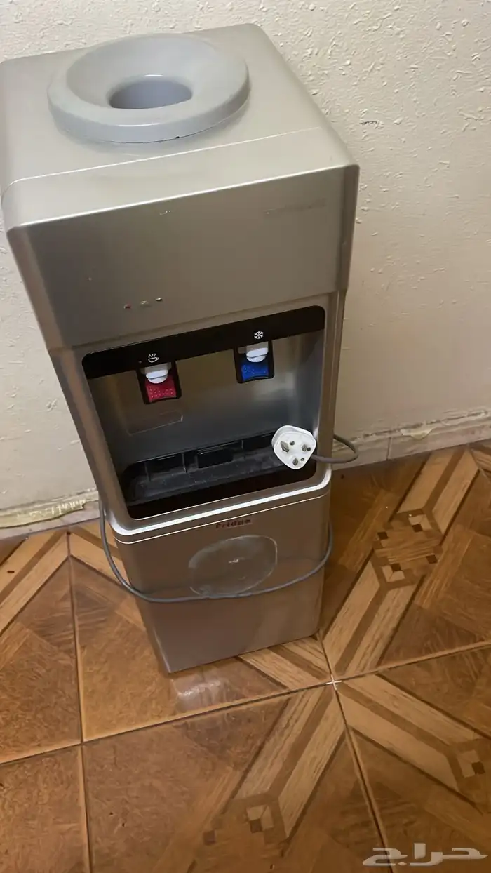 يوجد لدى براده وفيها ثلاجه بالاسفل 0