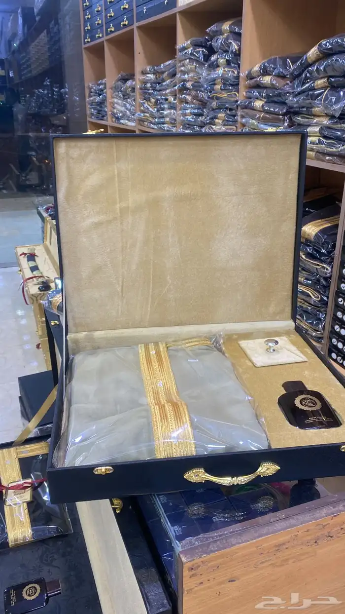 بشت وبر شتوي فروة صدرية هدايا زواج ترقية تقاعد تكريم تخرج 50