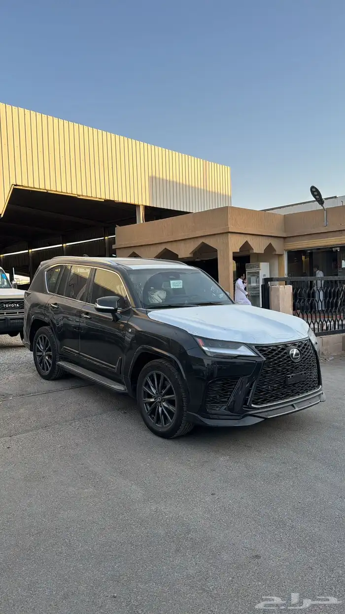 لكزس 2025 بنزين LX600 فل كامل سبورت سعودي جديد اللون اسود 4