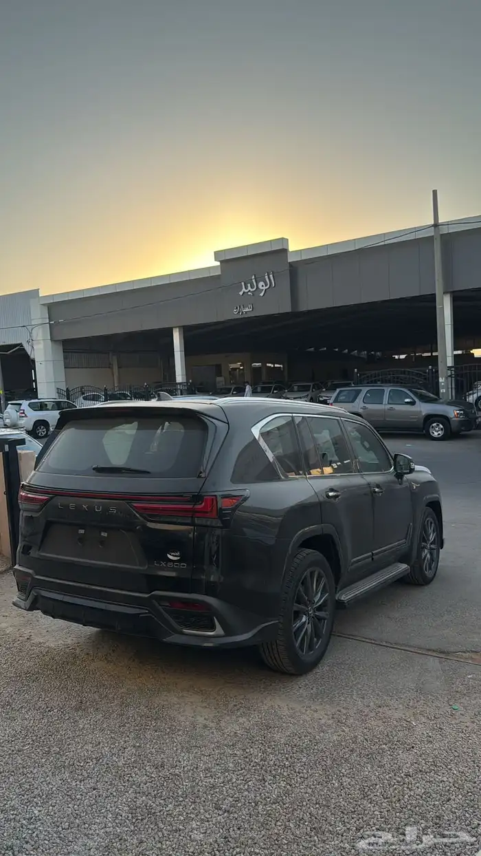 لكزس 2025 بنزين LX600 فل كامل سبورت سعودي جديد اللون اسود 5