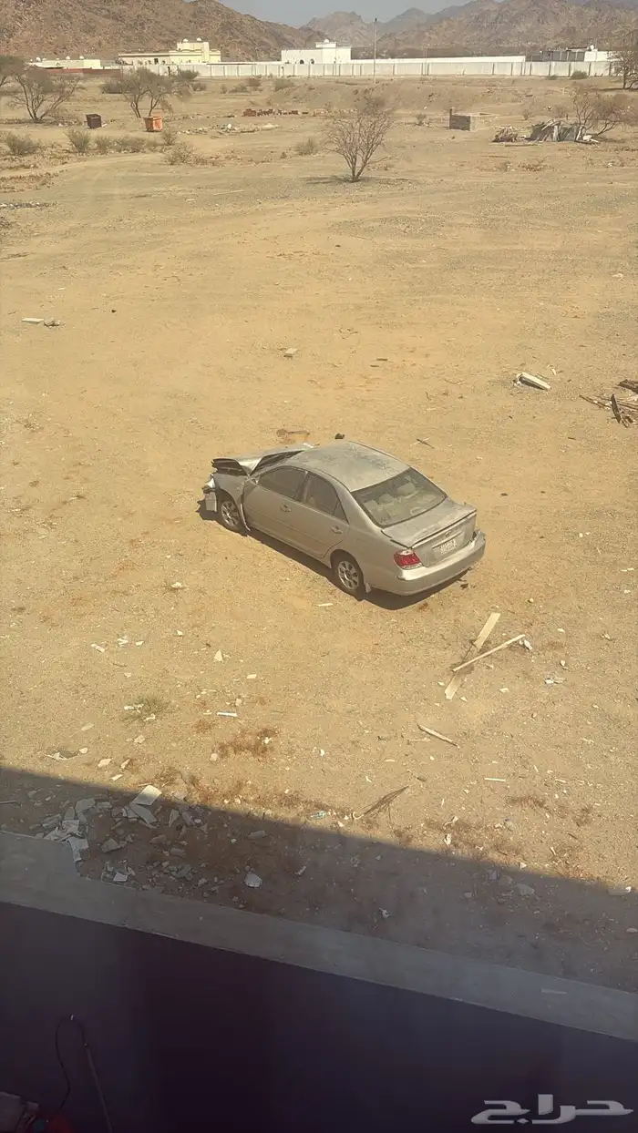 كامري مصدوم للبيع الموديل 2004 1