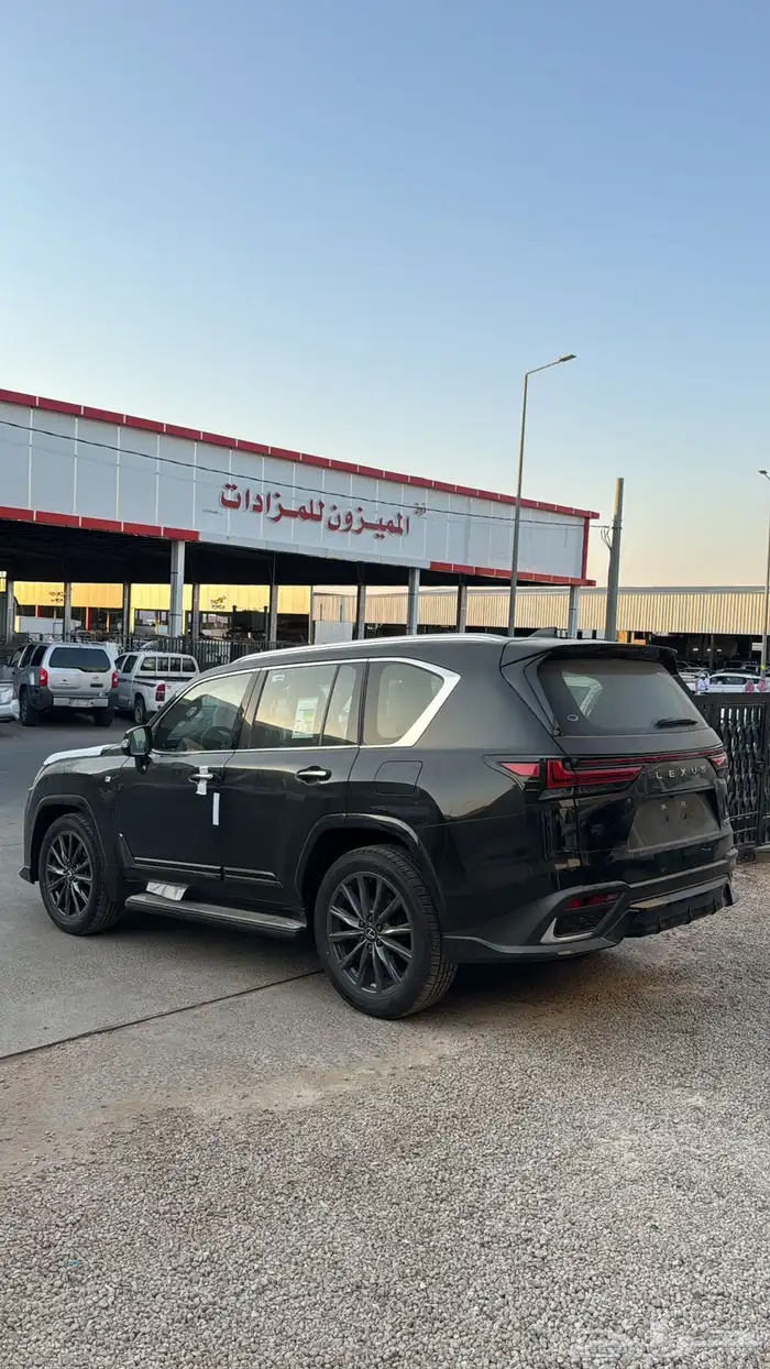 لكزس 2025 بنزين LX600 فل كامل سبورت سعودي جديد اللون اسود 8