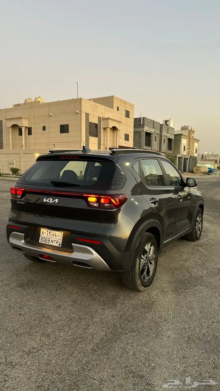 كيا سونيت رمادي 4