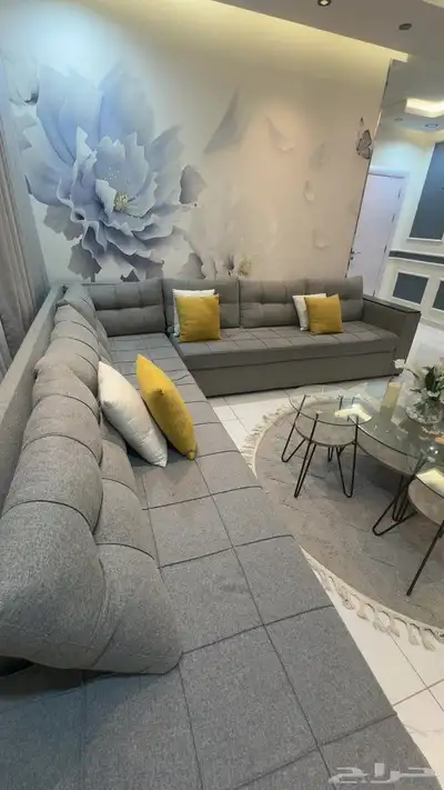 للبيع كنب صاله مع طاولة خدمه وطاوله طعام 8 كراسي index