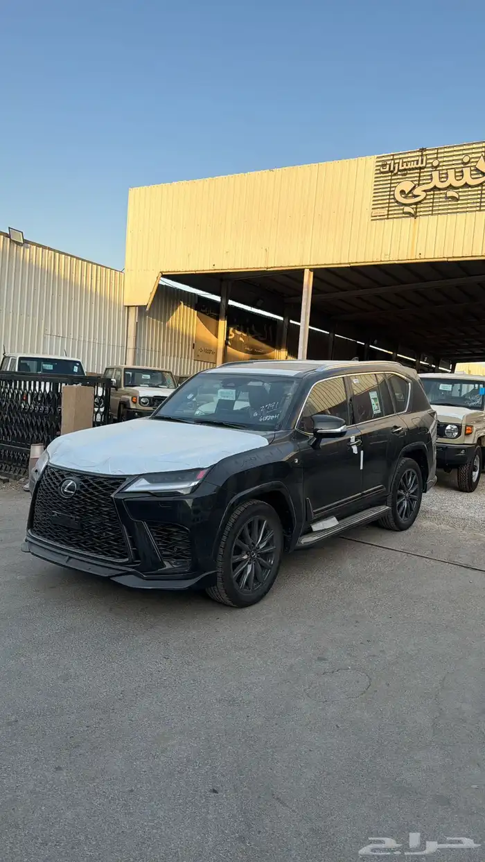 لكزس 2025 بنزين LX600 فل كامل سبورت سعودي جديد اللون اسود 1