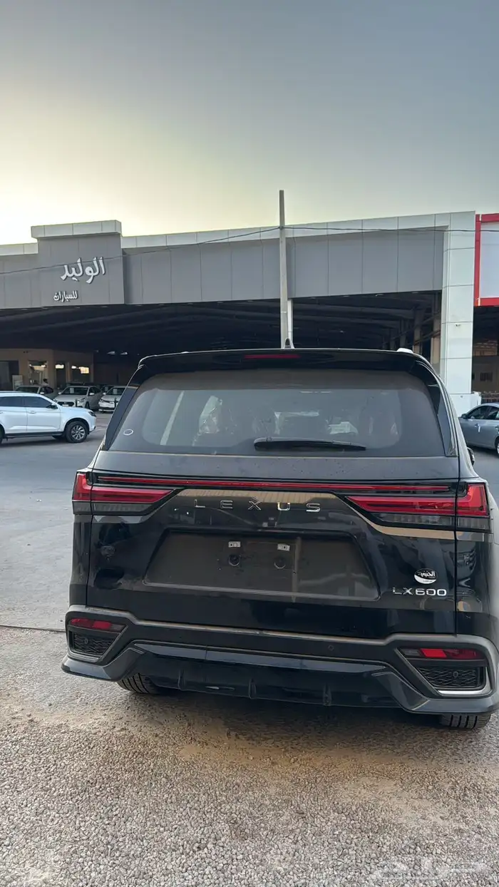 لكزس 2025 بنزين LX600 فل كامل سبورت سعودي جديد اللون اسود 6