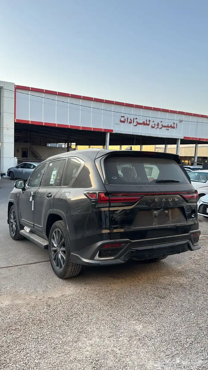 لكزس 2025 بنزين LX600 فل كامل سبورت سعودي جديد اللون اسود 7