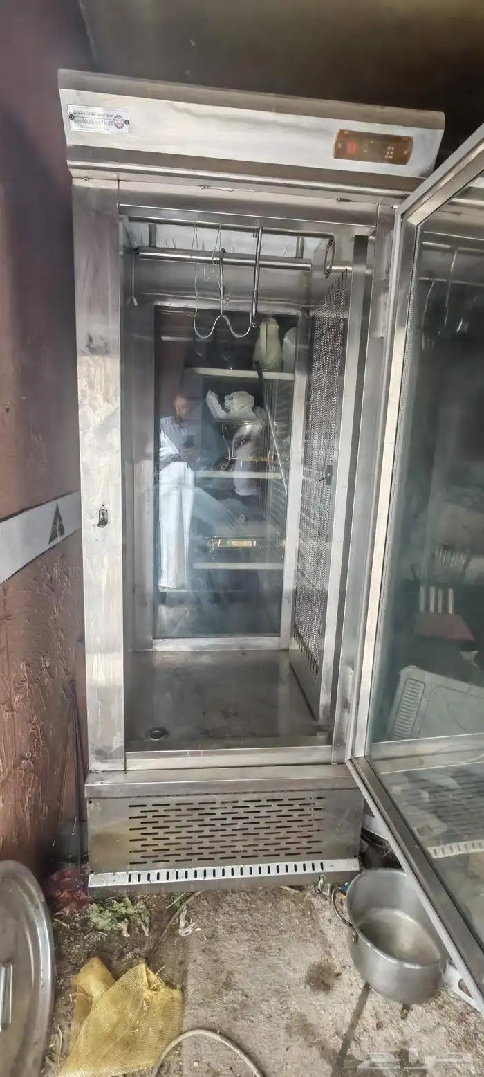 ثلاجة عرض لحوم وذبايح شبه جديده استخدام 6 شهور فقط السوم 2