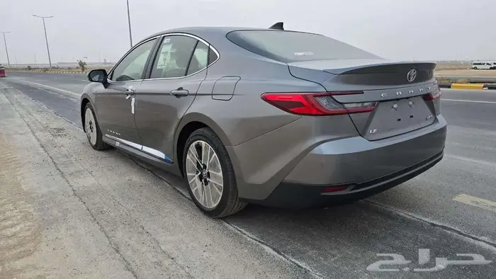 تويوتا كامري LE هايبرد 2025 1