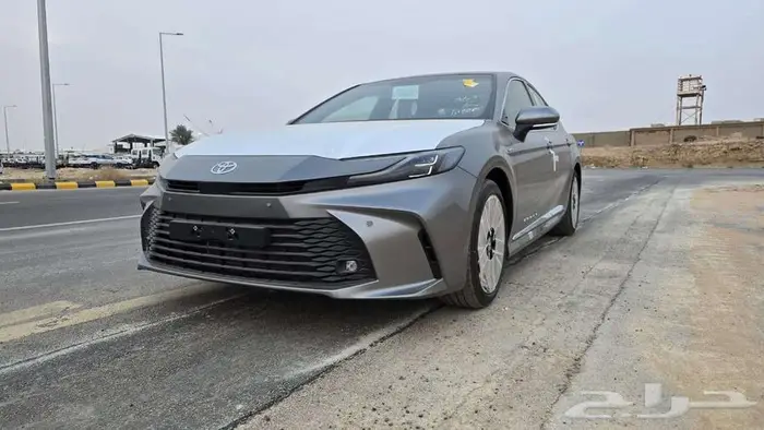 تويوتا كامري LE هايبرد 2025 2