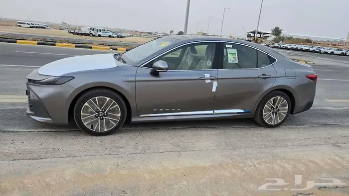 تويوتا كامري LE هايبرد 2025 6