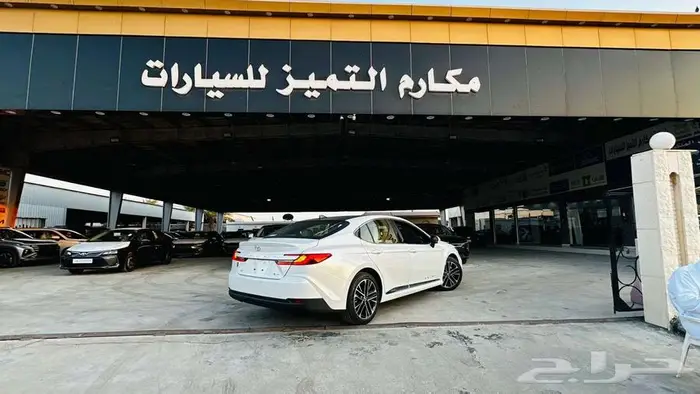 تويوتا كامرى LE هايبرد موديل 2025 3