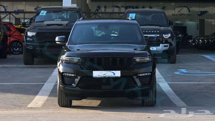 جيب جراند شيروكي لاريدو 2024 خليجي اصفار مع ضمان الوكيلرر 2