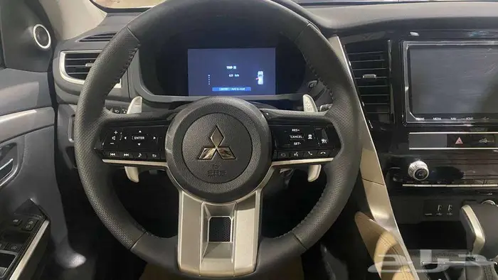 ميتسوبيشي مونتيرو فل بريميوم موديل 2025 بنزين 10