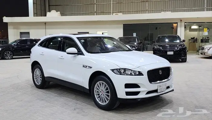 جاكور F Pace 2017 1