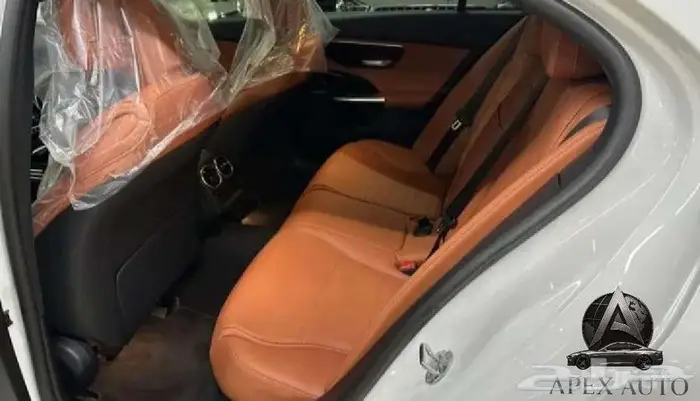مرسيدس C300 4MATIC 2024 عرض مميز 16