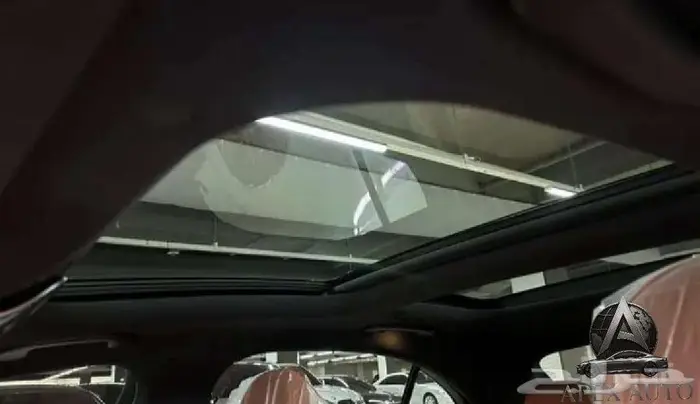 مرسيدس C300 4MATIC 2024 عرض مميز 17