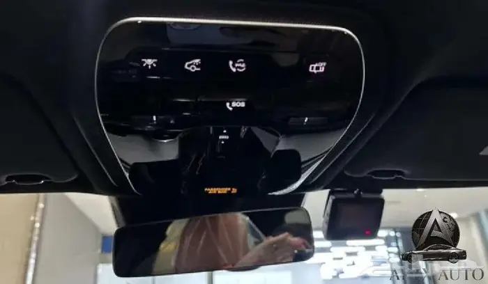 مرسيدس C300 4MATIC 2024 عرض مميز 14