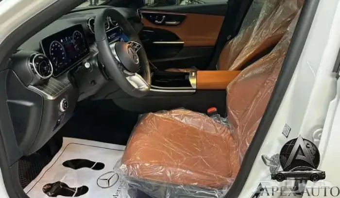 مرسيدس C300 4MATIC 2024 عرض مميز 6