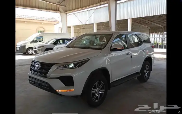 تويوتا فورتشنر GX 2025لون ابيض بدون دبل 3