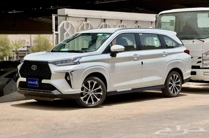 السياره تويوتا فيلوز GLX 1