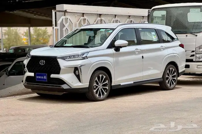 السياره تويوتا فيلوز GLX 0