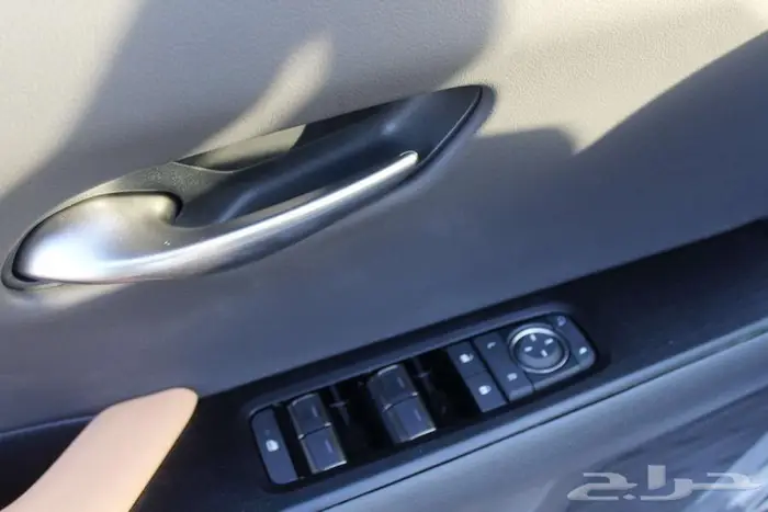 لكزس - UX300 Ch هايبرد - 2025 - خليجي - فل كامل 6