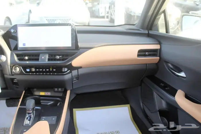 لكزس - UX300 Ch هايبرد - 2025 - خليجي - فل كامل 16