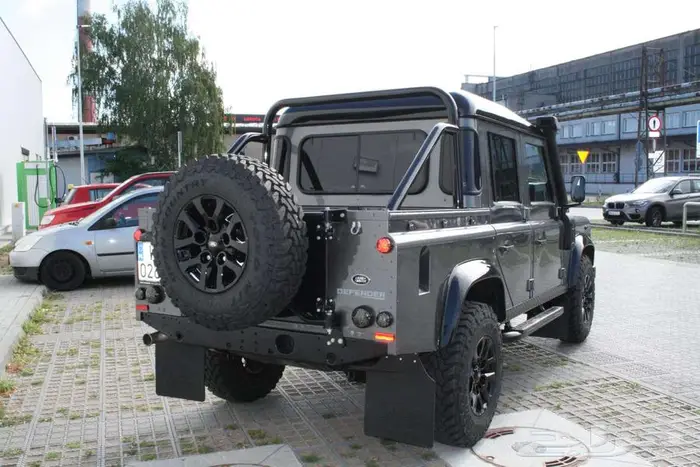 لاندروفر ديفندر Land Rover Defender 110 Pickup 3