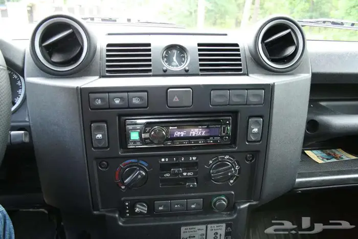 لاندروفر ديفندر Land Rover Defender 110 Pickup 8
