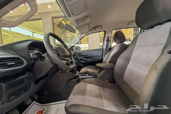 بيجو لاندتريك ونيت 2023 ابيض سعودي 8