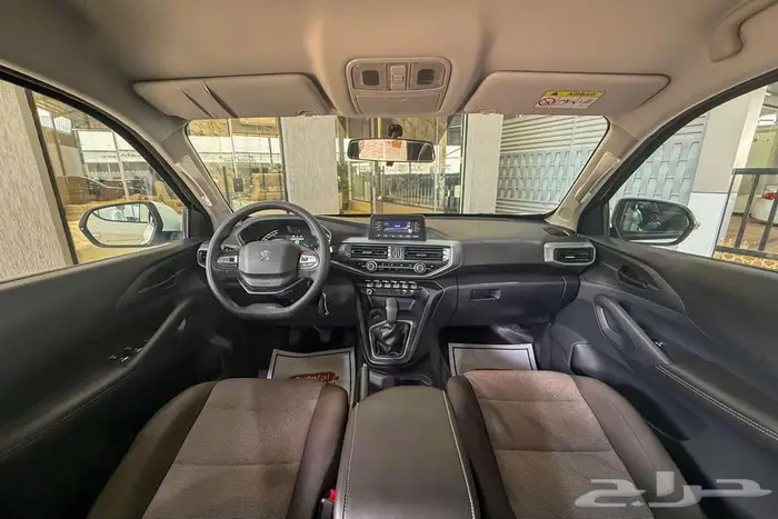 بيجو لاندتريك ونيت 2023 ابيض سعودي 6