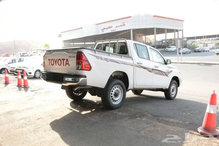 تويوتا هايلوكس 2025 GL2 دبل سلق بالنقد والتقسيط 3