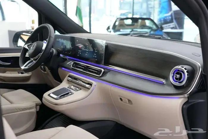 مرسيدس V 300 موديل 2026 أصفار خليجي أسود أبيض 7