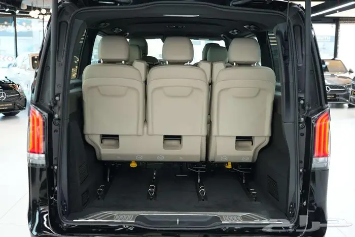 مرسيدس V 300 موديل 2026 أصفار خليجي أسود أبيض 17