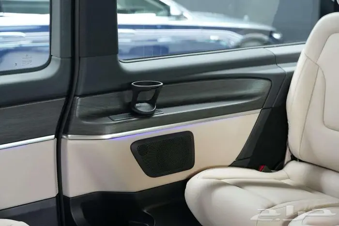 مرسيدس V 300 موديل 2026 أصفار خليجي أسود أبيض 18