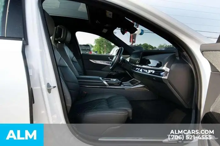 2024 BMW 7 Series 740i 11