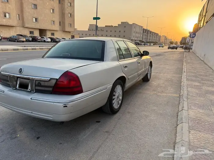 فورد امريكي جراند ماركيز 2011 0